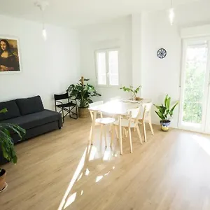 https://casa-viva-triana-by-rentalsevilla.es-andalucia.com