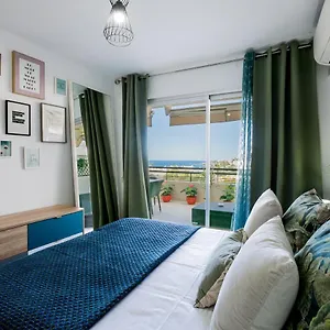 https://the-bluebird.adeje-hotels.com